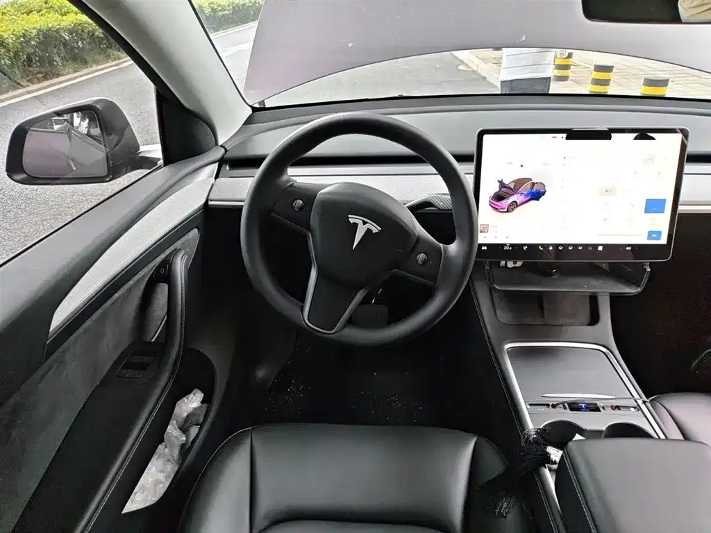 Tesla Model Y — фото 6