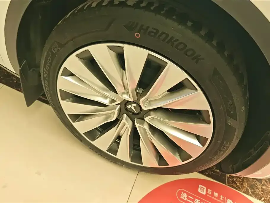 Tesla Model Y — фото 10