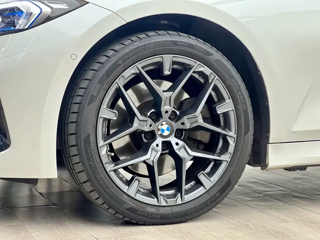 BMW 3 Series 2024 из CN, фото 2