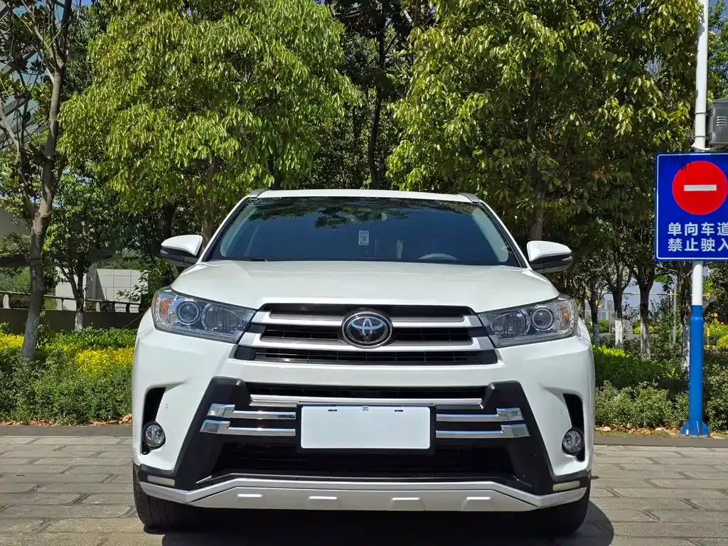Toyota Highlander — фото 9