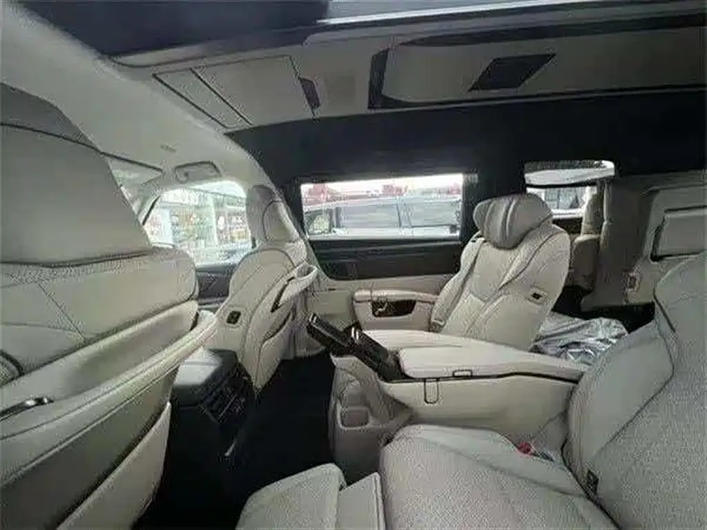 Toyota Alphard — фото 4