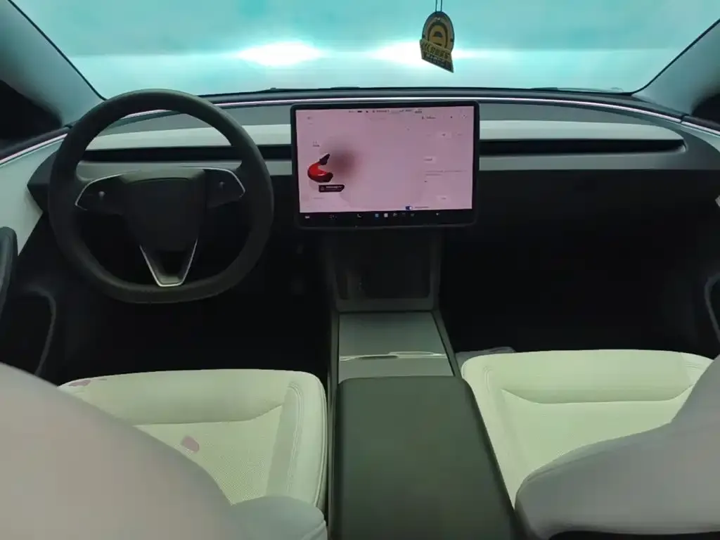 Tesla Model 3 — фото 3