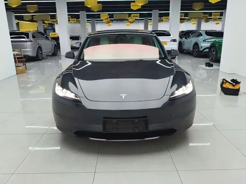 Tesla Model 3 — фото 10
