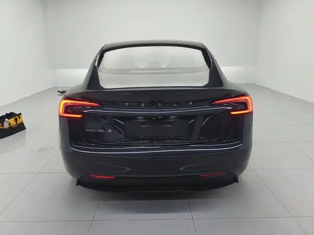 Tesla Model 3 — фото 9