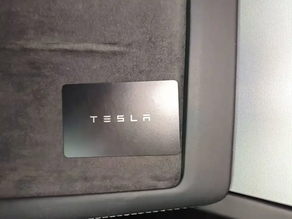 Tesla Model 3 — фото 7