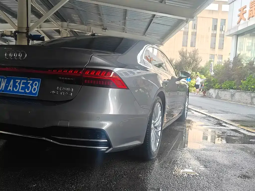 Audi A7L 2022 из CN, фото 6