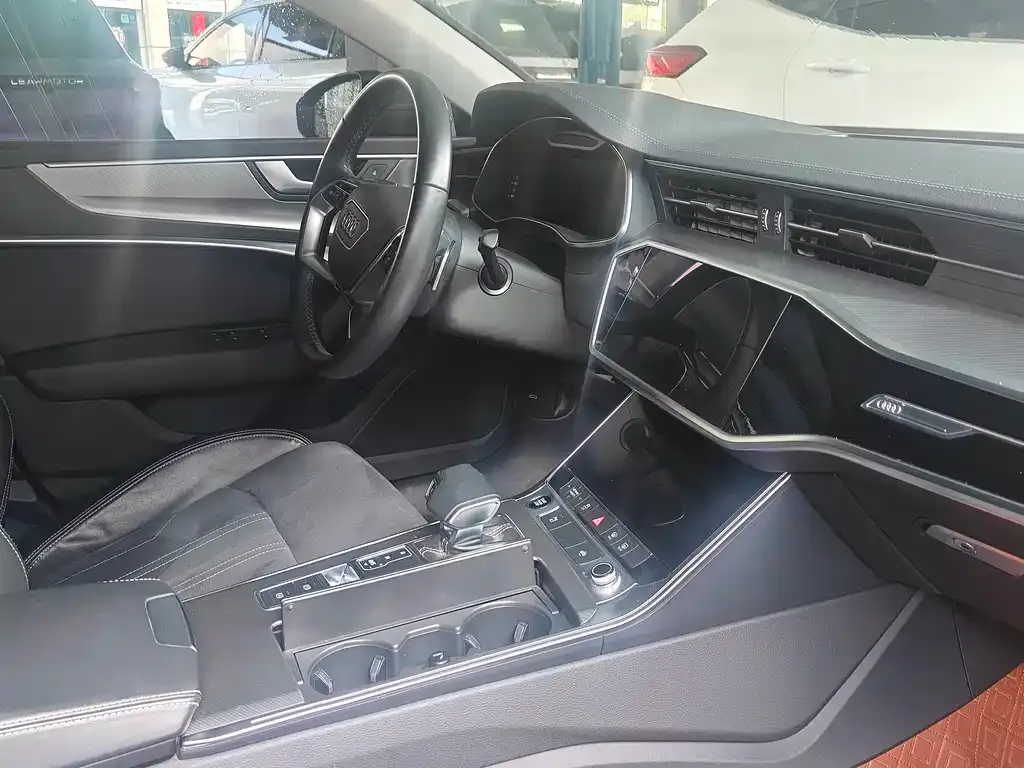 Audi A7L 2022 из CN, фото 10