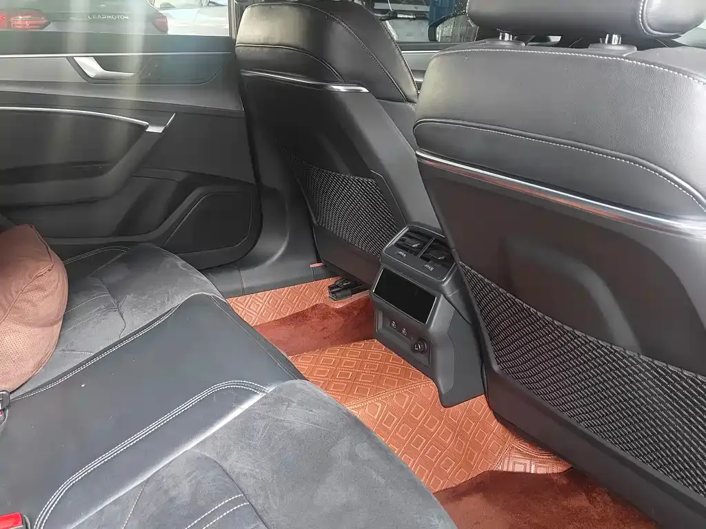 Audi A7L 2022 из CN, фото 7