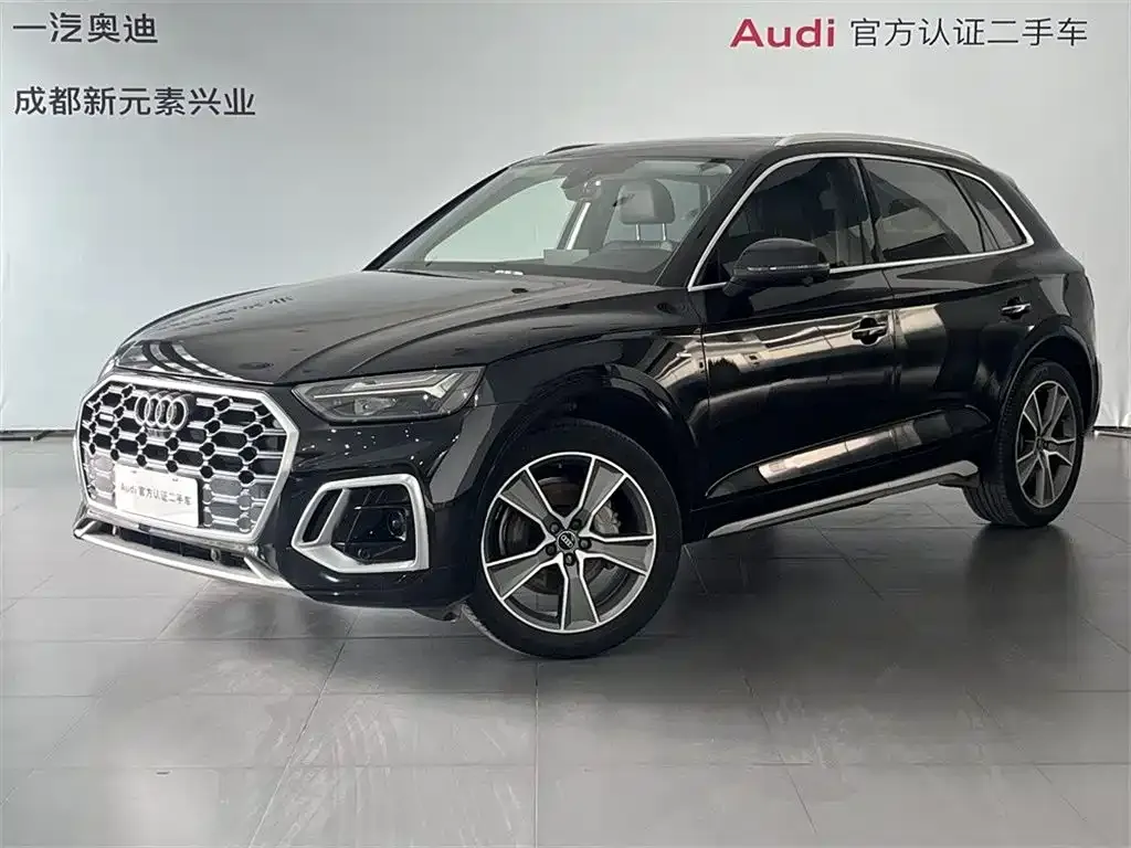 Audi Q5L — фото 1