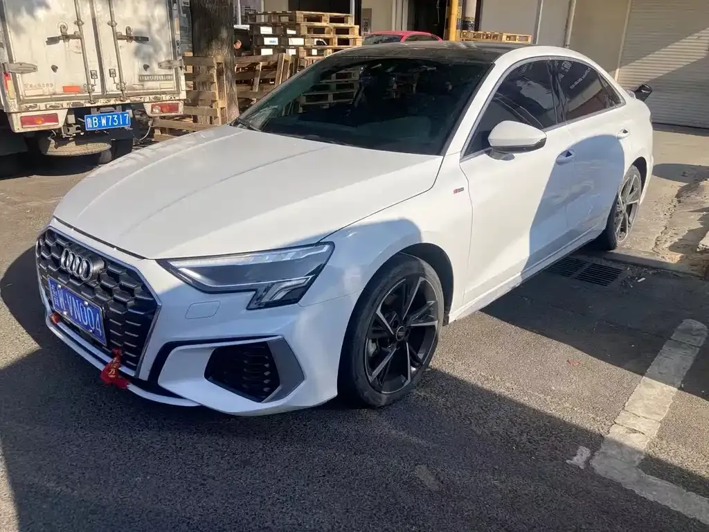Audi A3 — фото 1