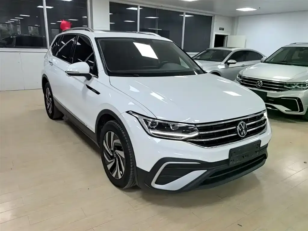 Volkswagen Tiguan L — фото 7