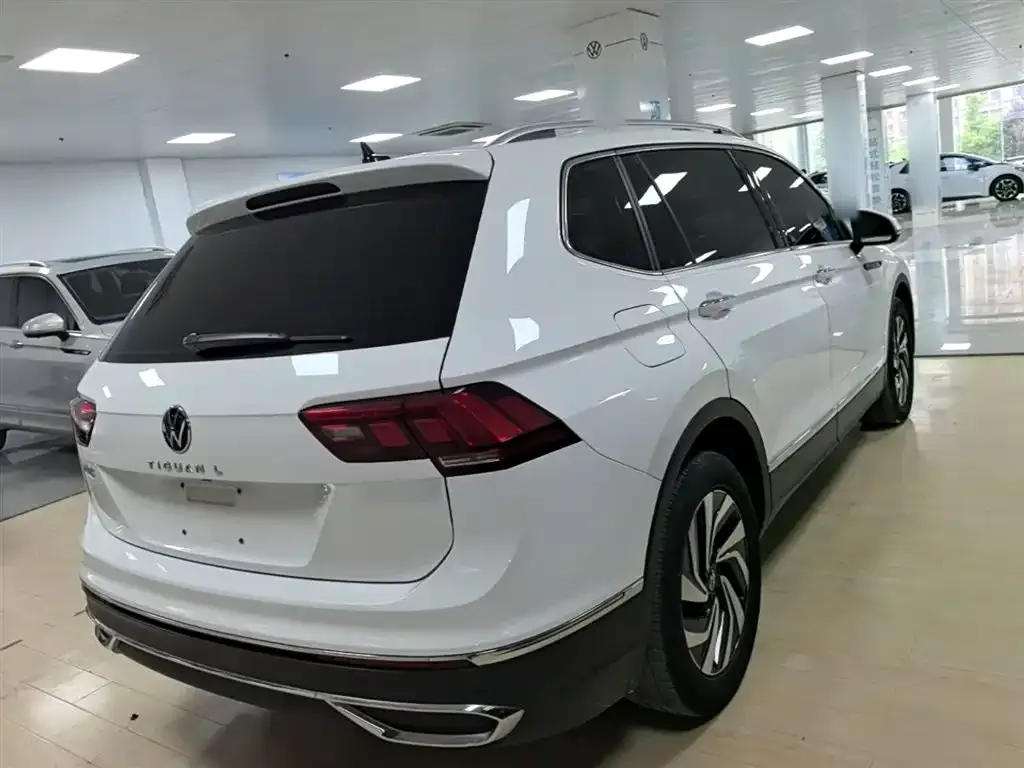 Volkswagen Tiguan L — фото 4