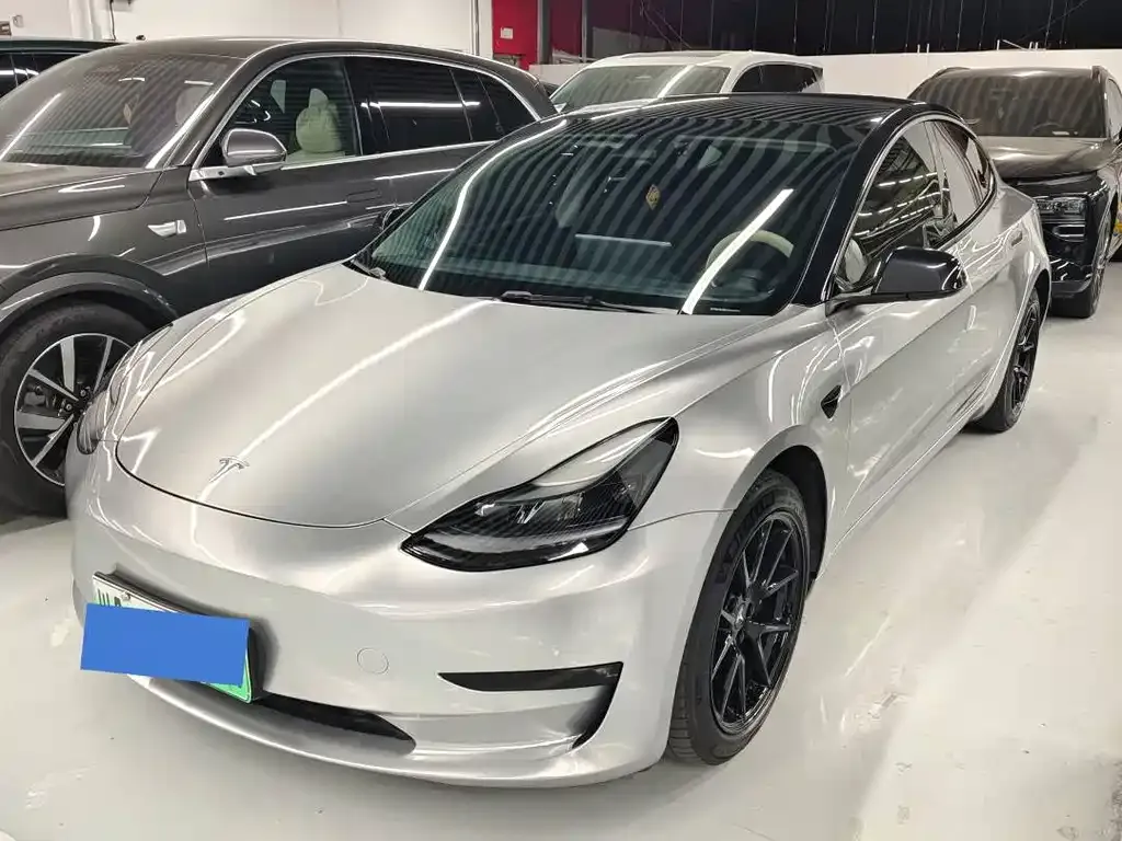 Tesla Model 3 — фото 1
