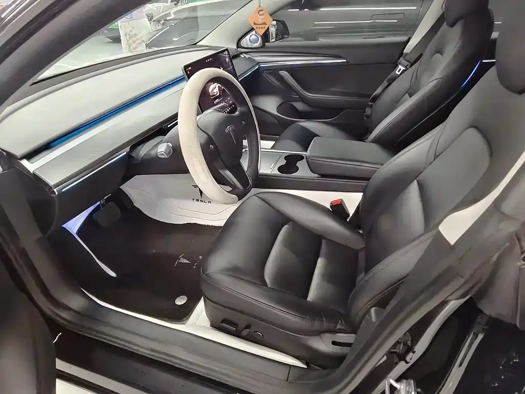 Tesla Model 3 — фото 10