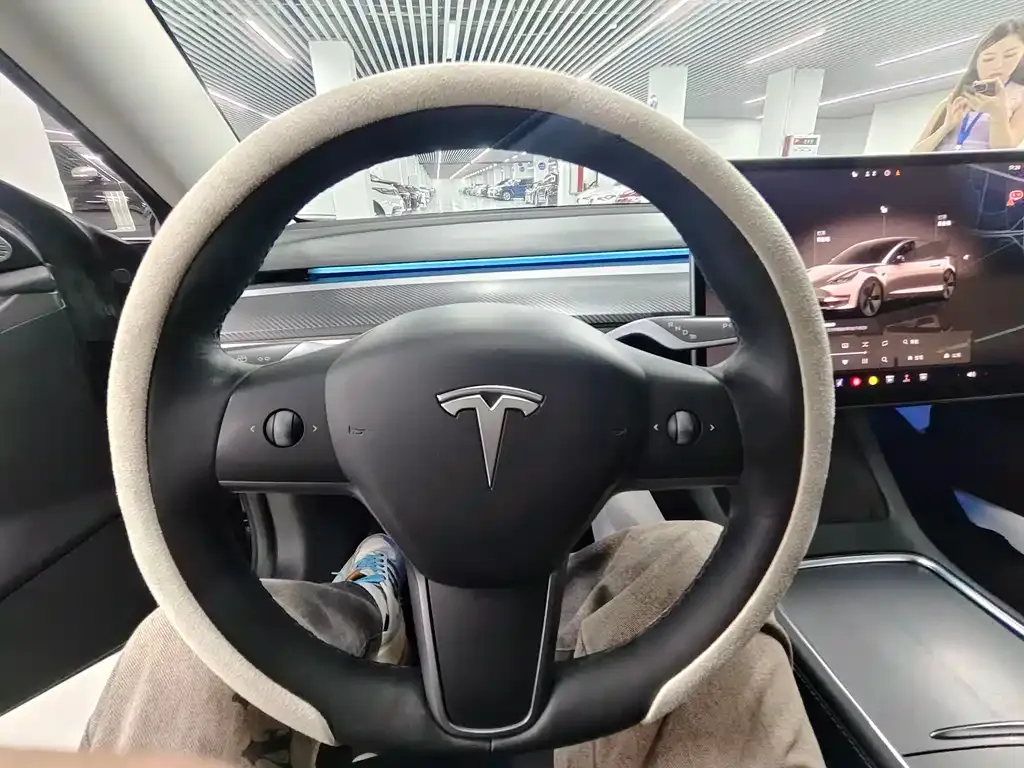 Tesla Model 3 — фото 8