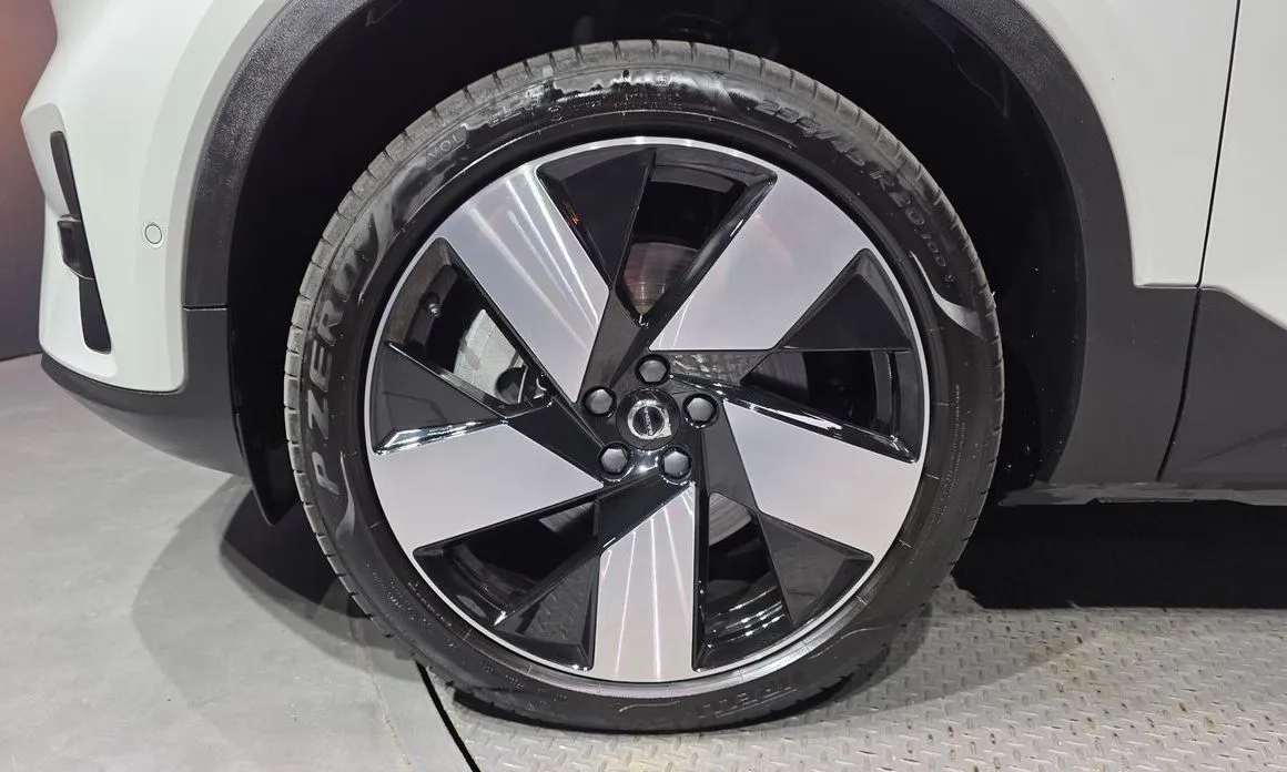 Volvo XC40 2024 из KR, фото 6