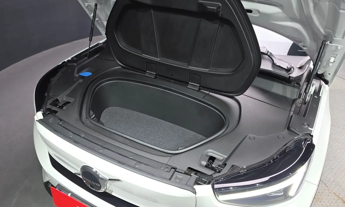 Volvo XC40 2024 из KR, фото 7