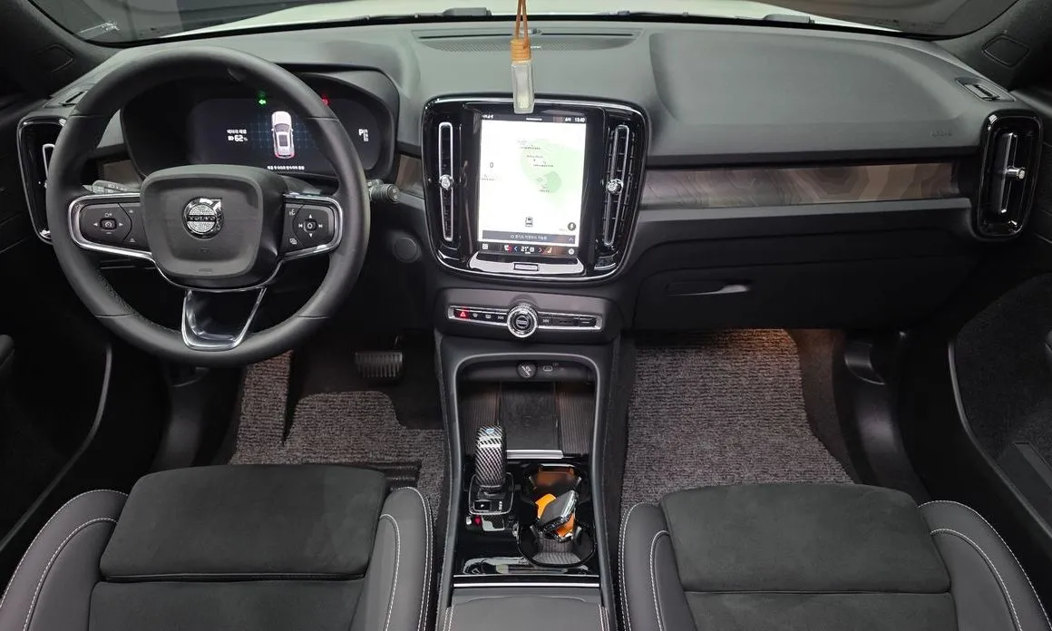 Volvo XC40 2024 из KR, фото 3