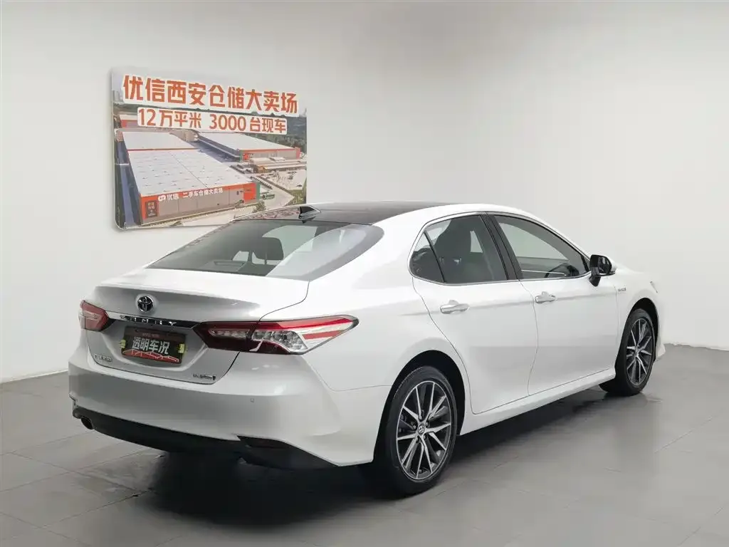 Toyota Camry — фото 9