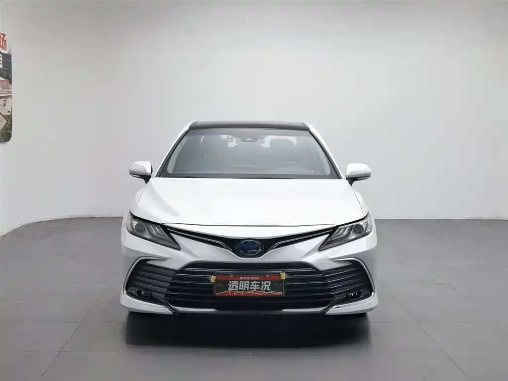 Toyota Camry — фото 2