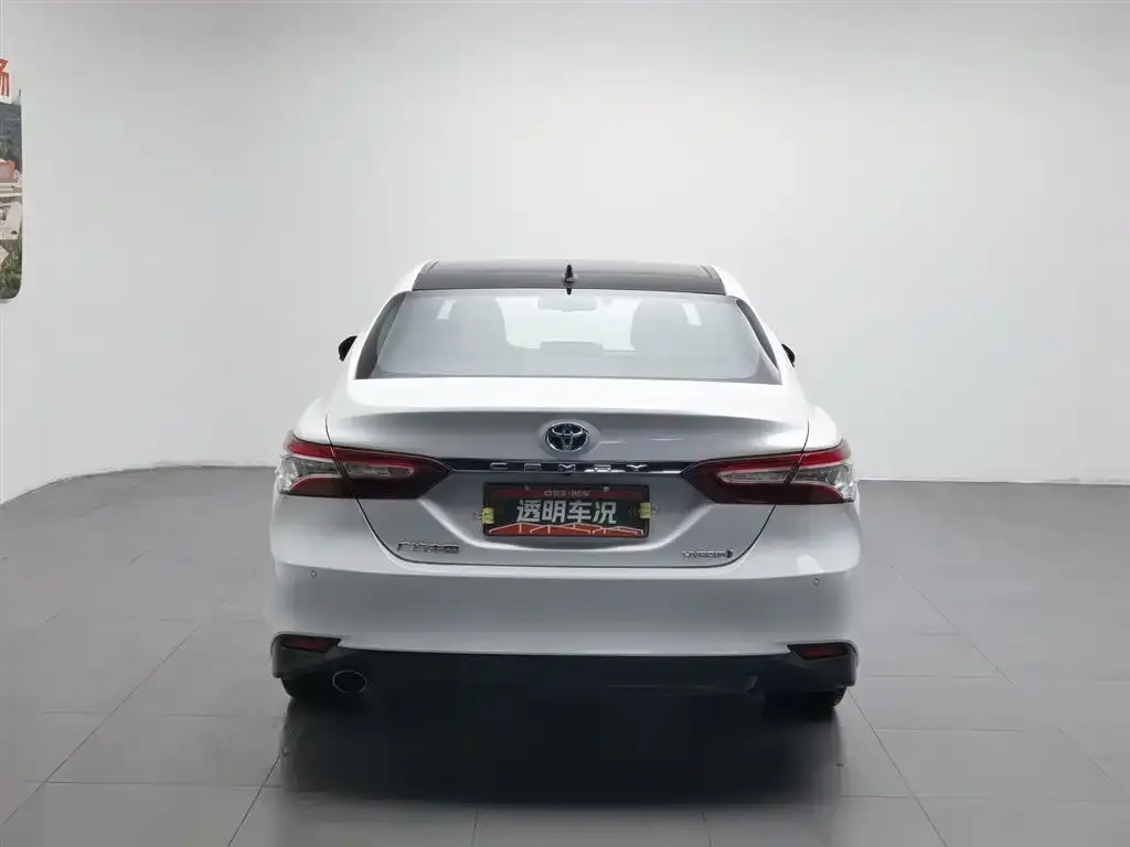 Toyota Camry — фото 7