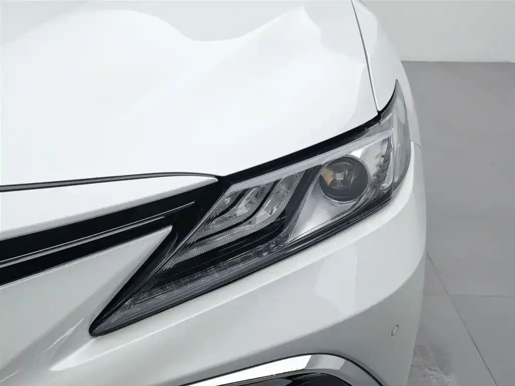 Toyota Camry — фото 3