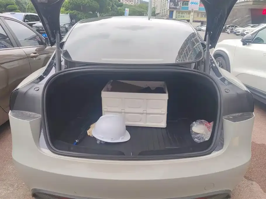 Tesla Model 3 — фото 10