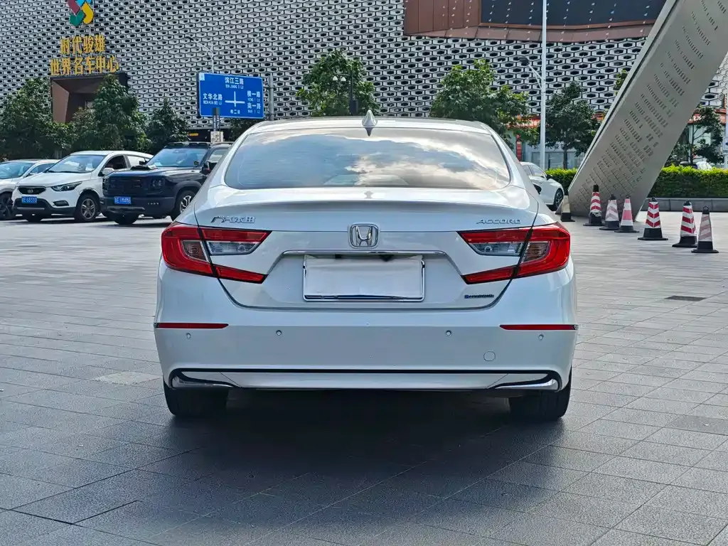 Honda Accord — фото 8