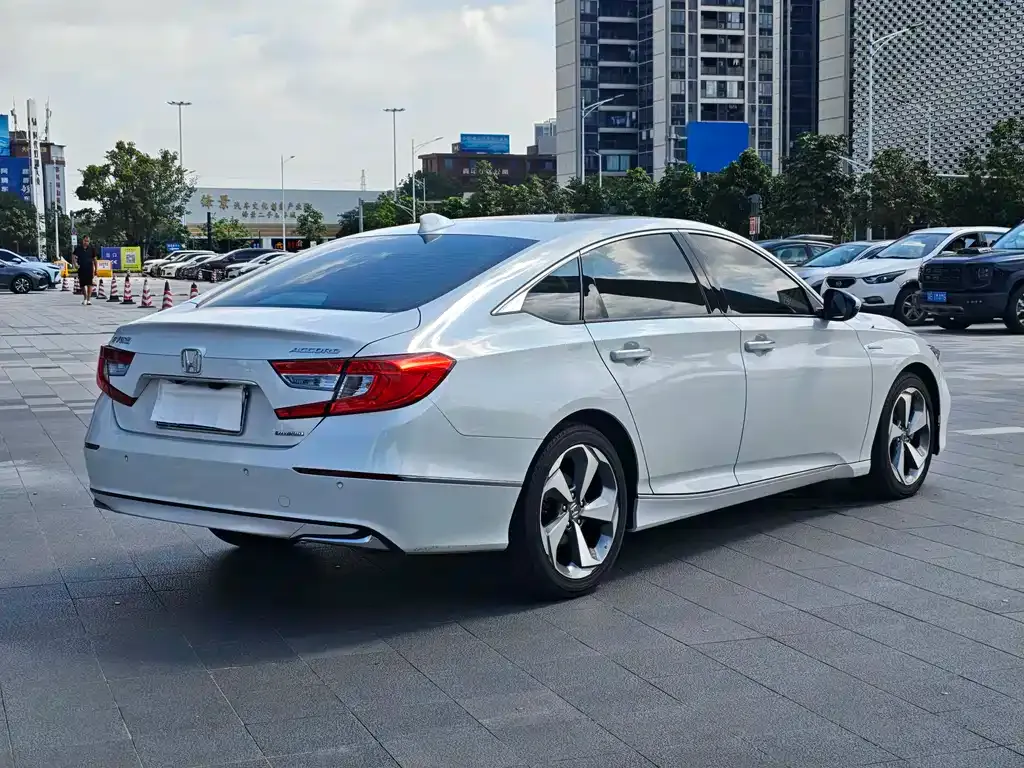 Honda Accord — фото 7