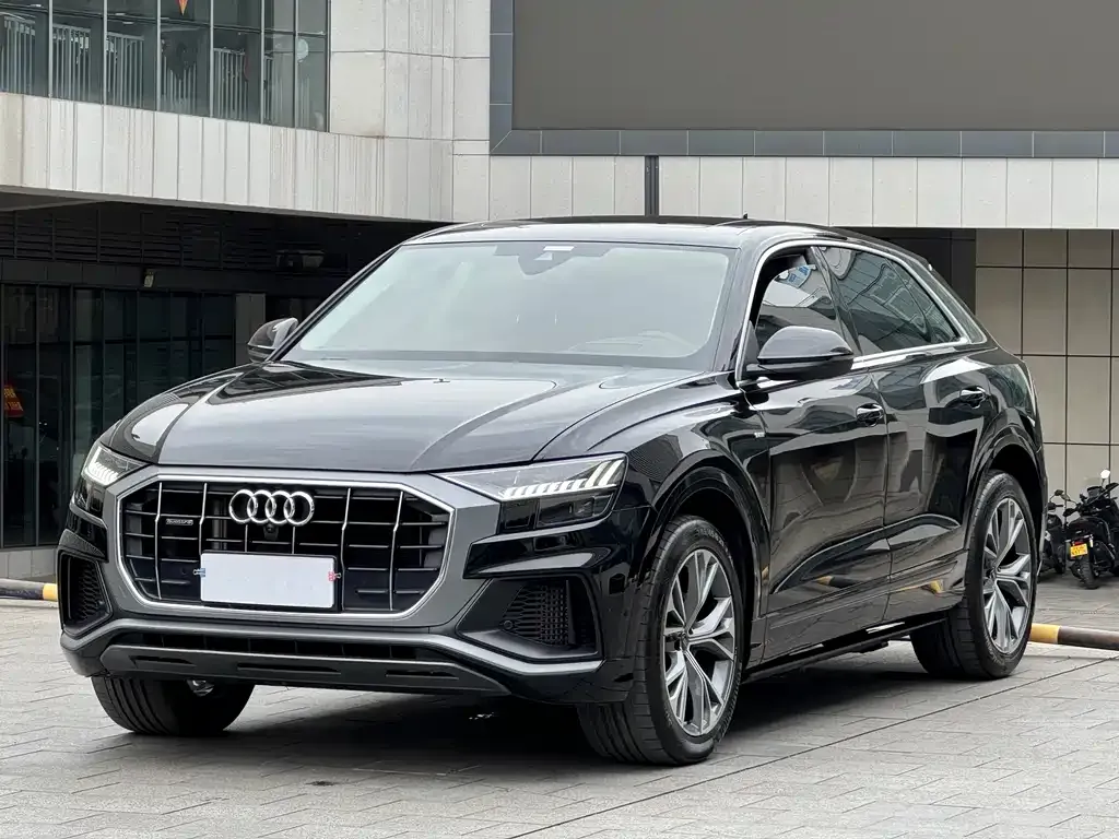 Audi Q8 — фото 1