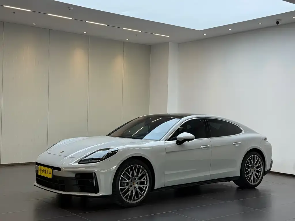 Porsche Panamera — фото 1