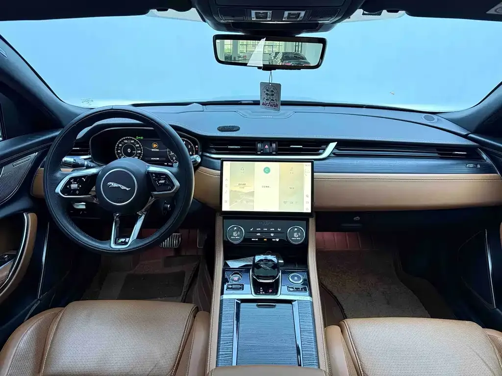 Jaguar XFL — фото 10