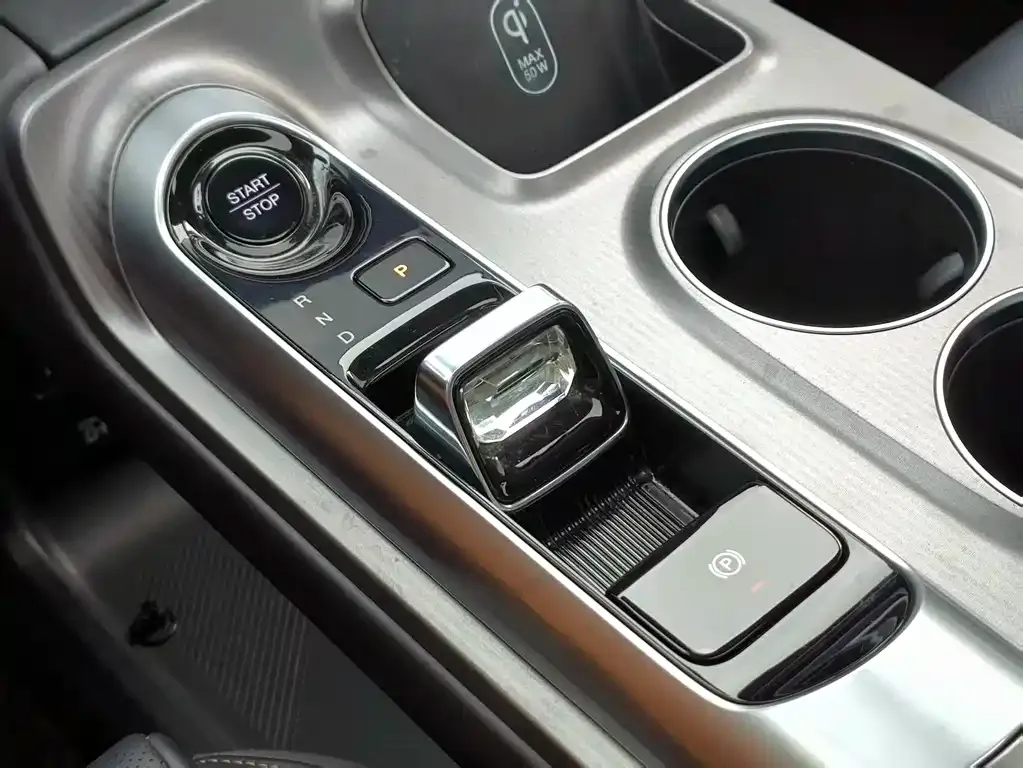 GAC Motor 传祺E8 PHEV 2024 из CN, фото 6