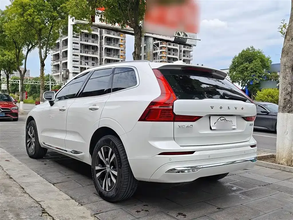 Volvo XC60 — фото 10
