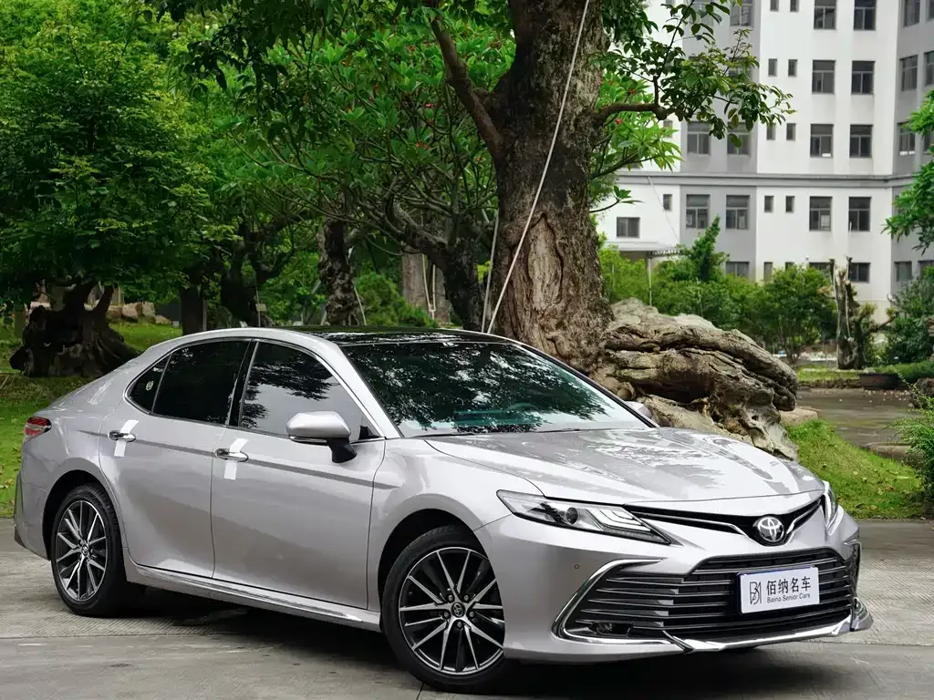Toyota Camry — фото 7