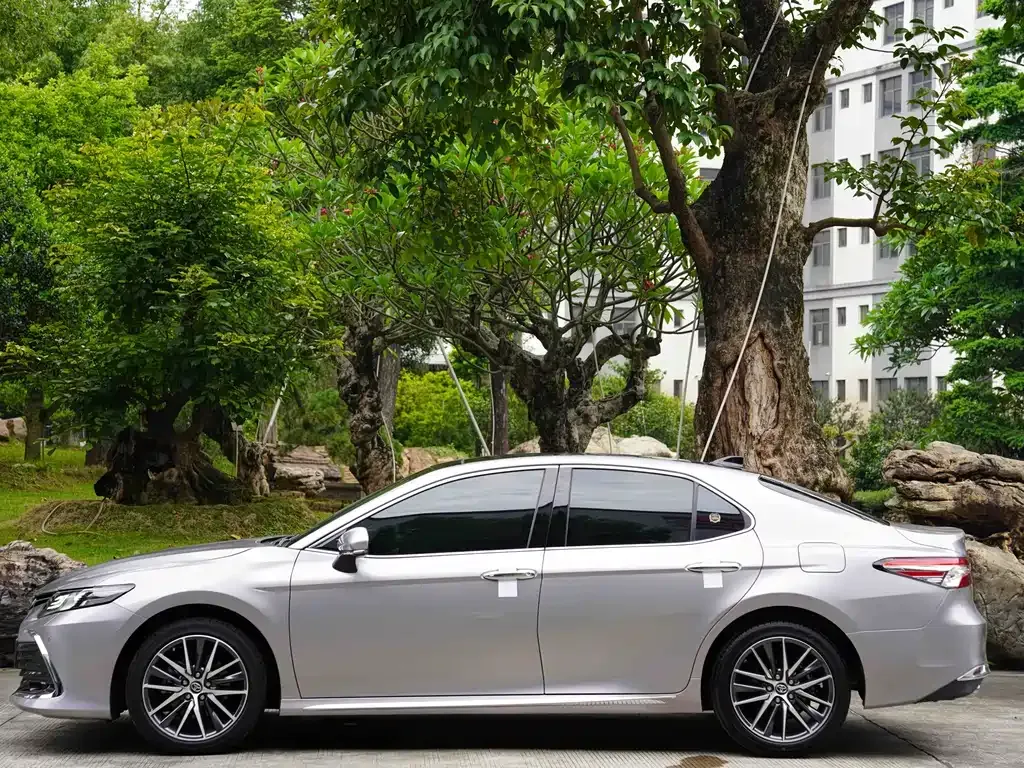 Toyota Camry — фото 10