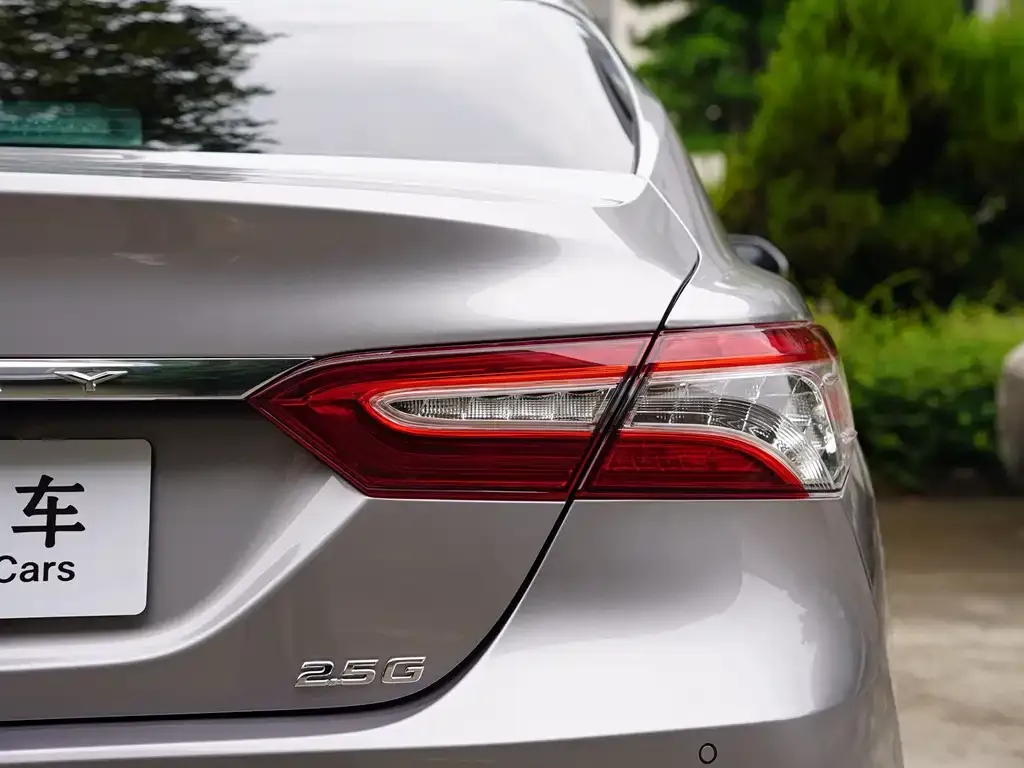 Toyota Camry — фото 2