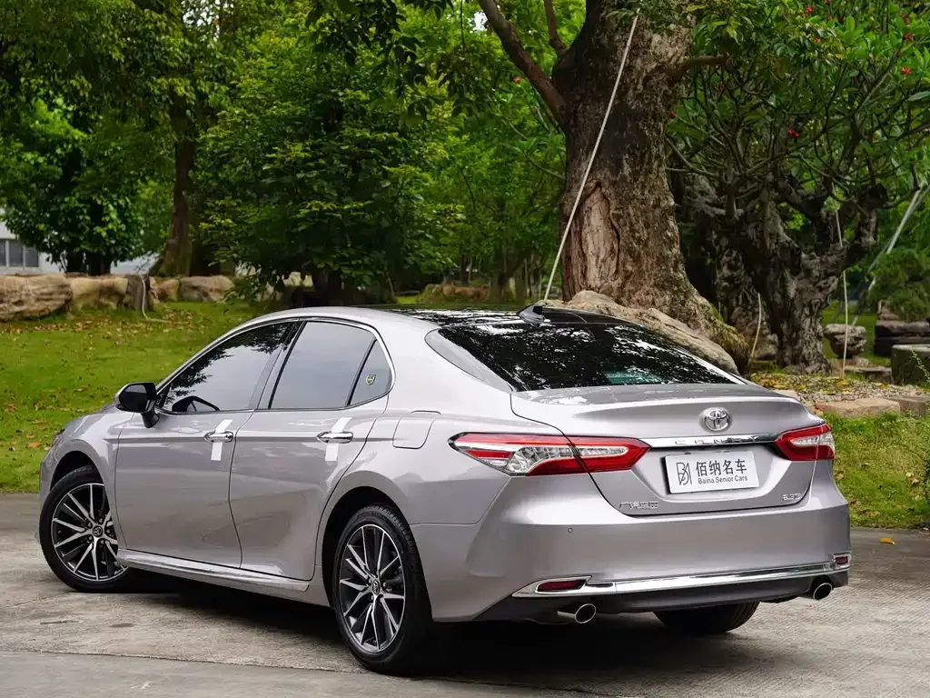 Toyota Camry — фото 6