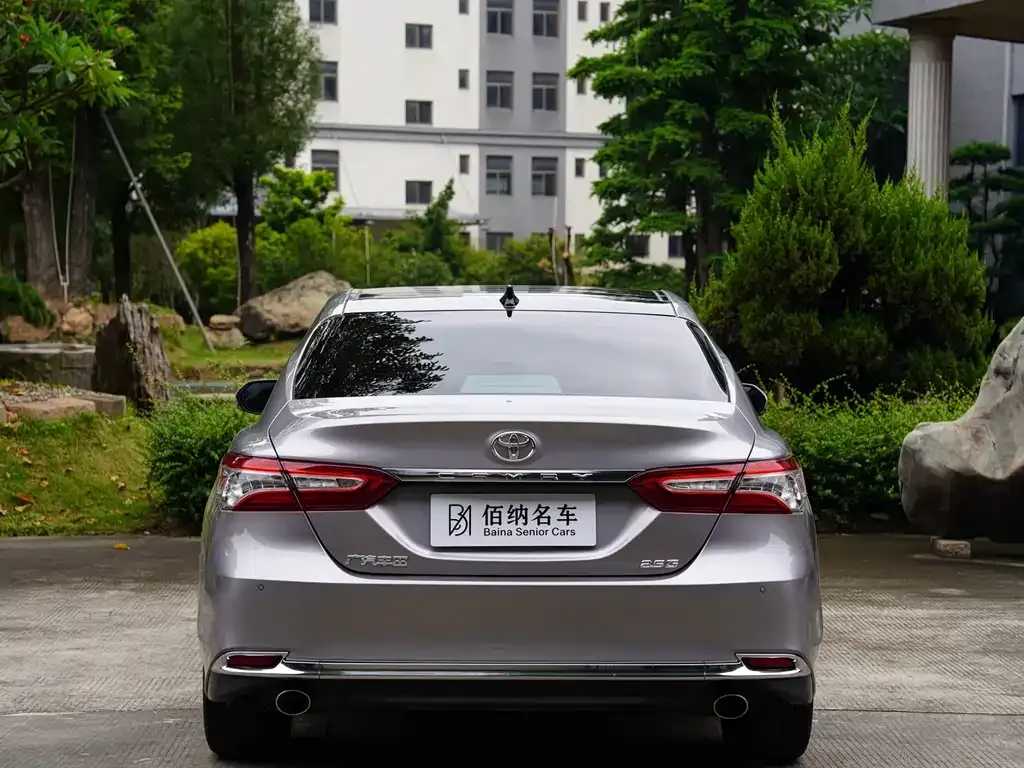 Toyota Camry — фото 4