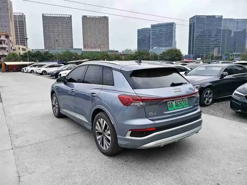 Audi Q4 e-tron — фото 2