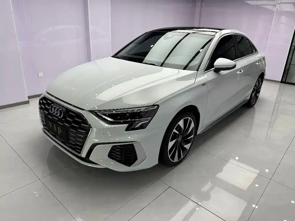 Audi A3 — фото 1