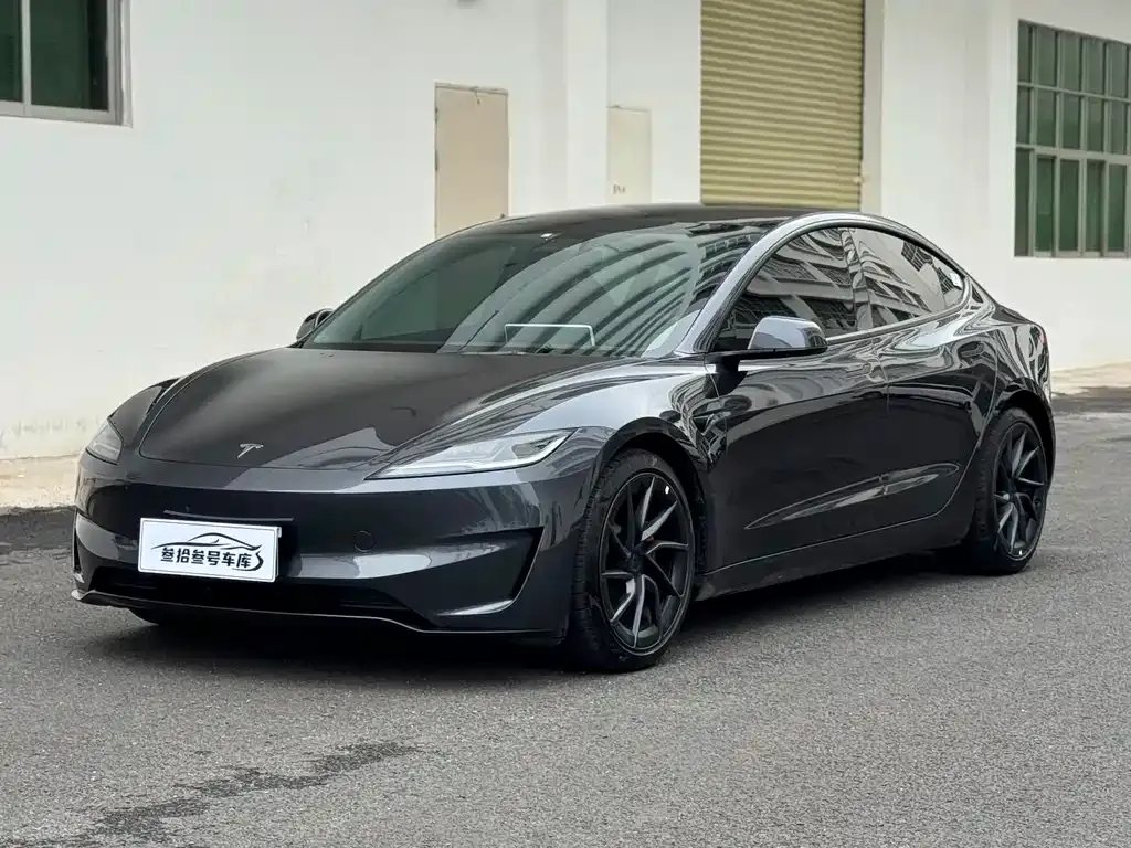 Tesla Model 3 — фото 1