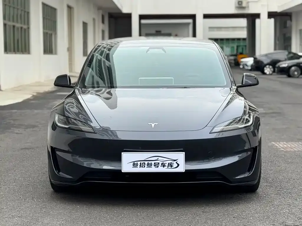 Tesla Model 3 — фото 4
