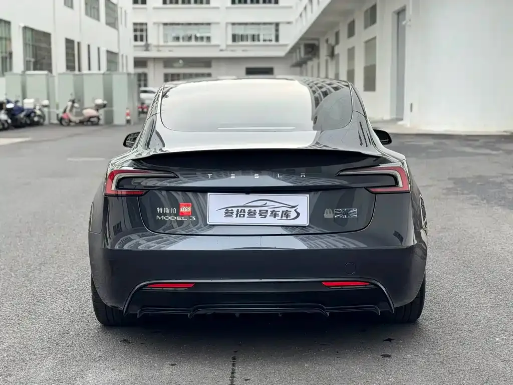 Tesla Model 3 — фото 7