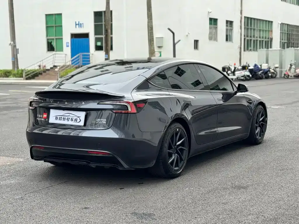Tesla Model 3 — фото 5