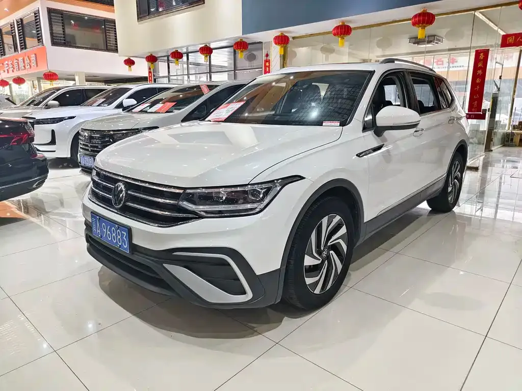 Volkswagen Tiguan L — фото 1