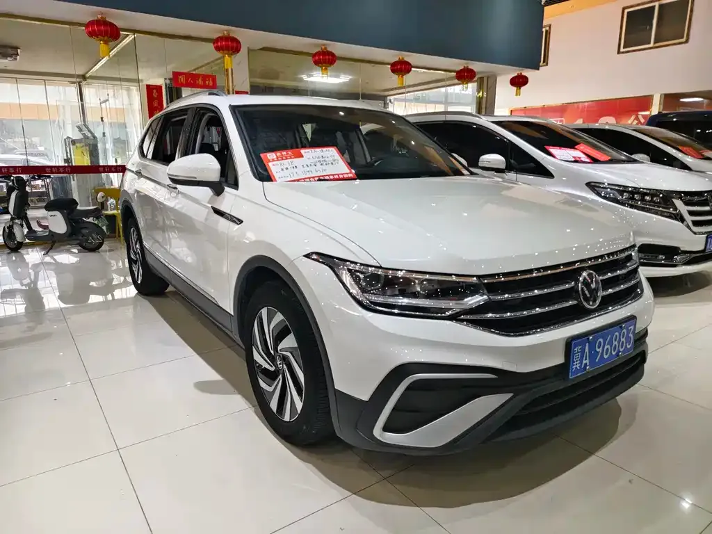 Volkswagen Tiguan L — фото 2