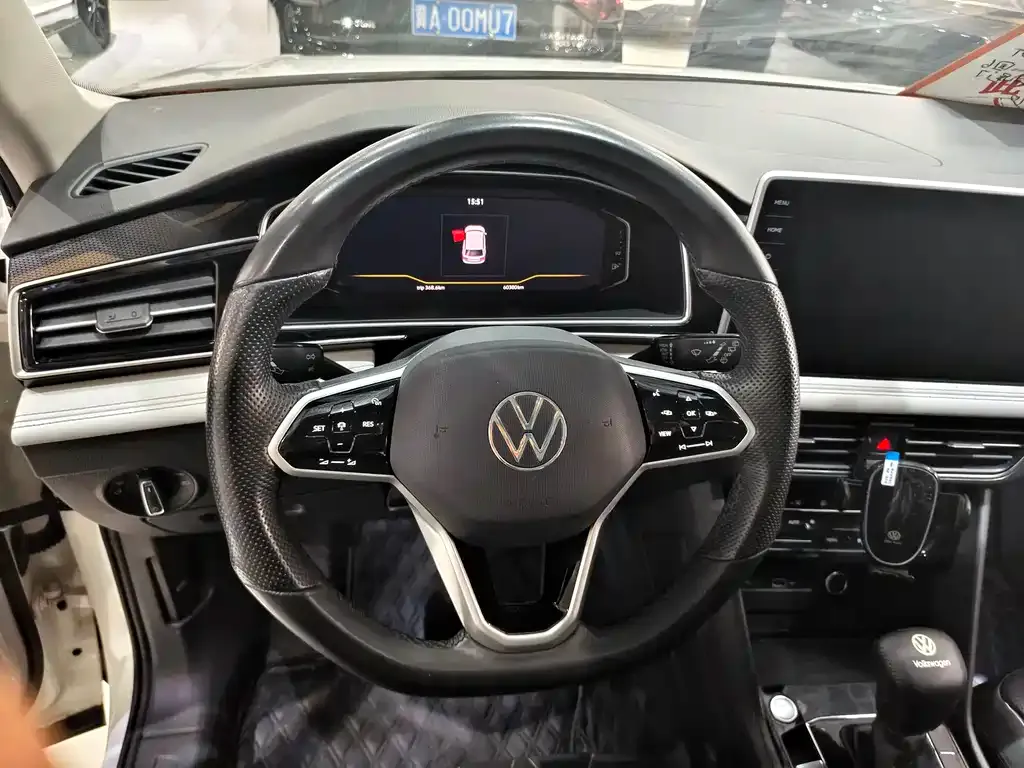 Volkswagen Tiguan L — фото 9