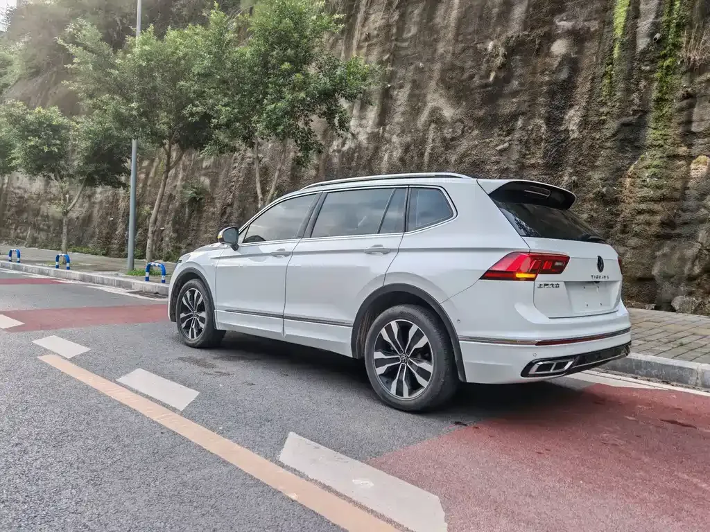 Volkswagen Tiguan L — фото 4