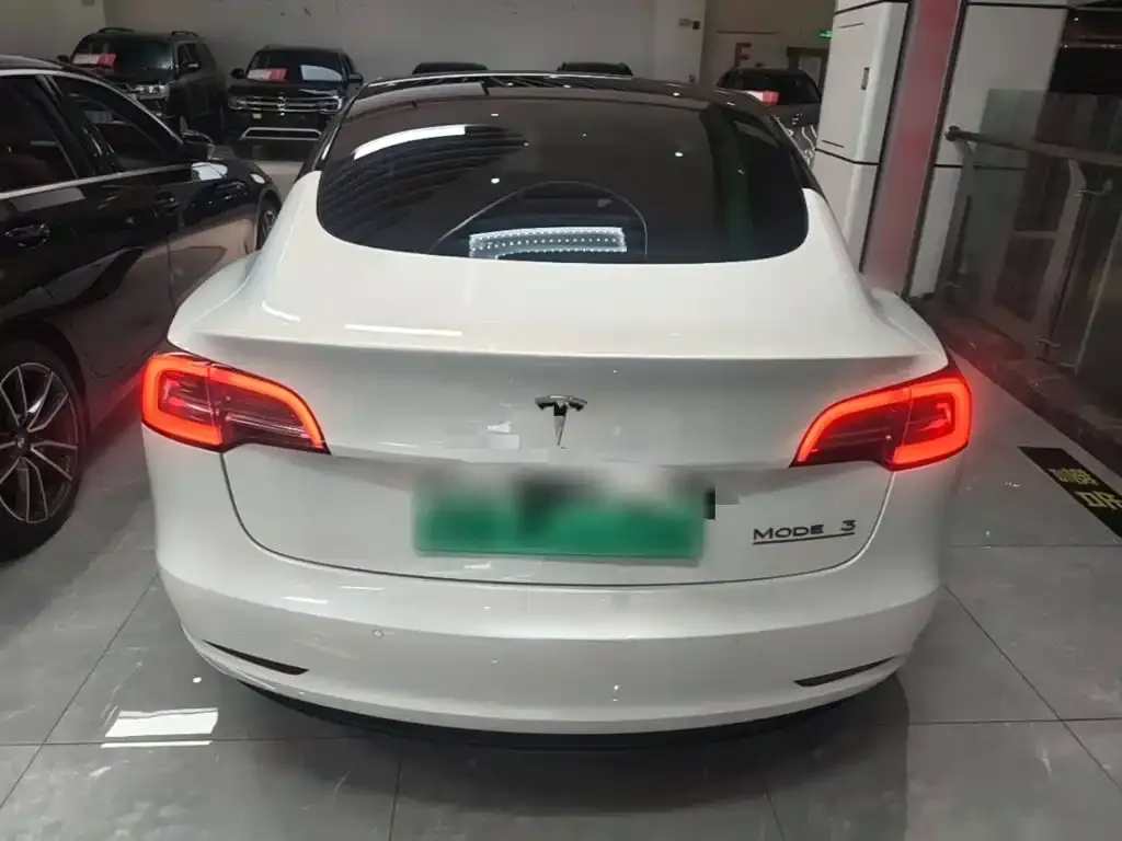 Tesla Model 3 — фото 4